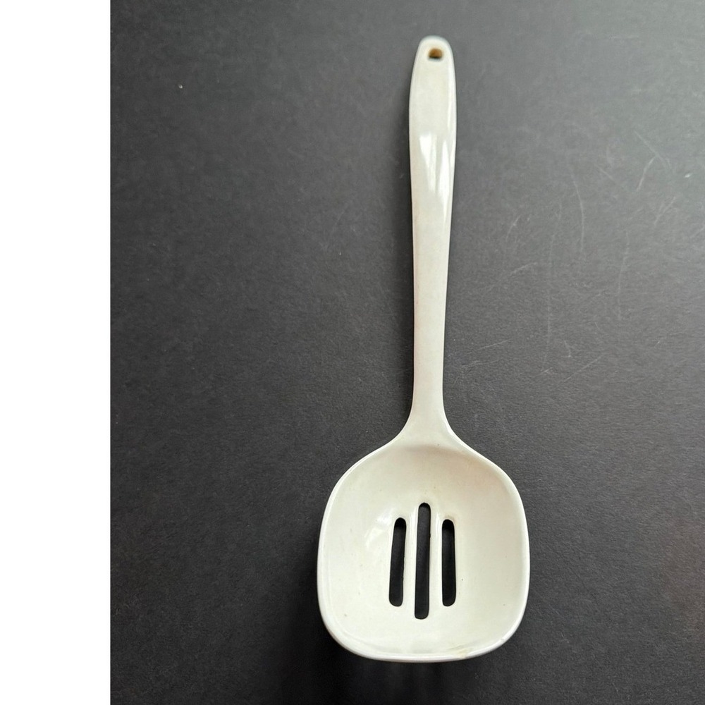 Vintage Melamine Slotted Spoon Off White Taiwan 976 Retro Kitchen Utensil 11.5in